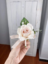Load image into Gallery viewer, Boutonniere in Dusty Pink