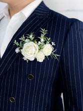 Load image into Gallery viewer, Pocket Boutonniere in Natural White